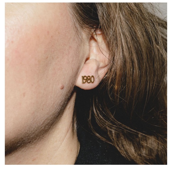 NWT Larissa Loden 80’s Babies gold stud earring - 1986 - Picture 4 of 4